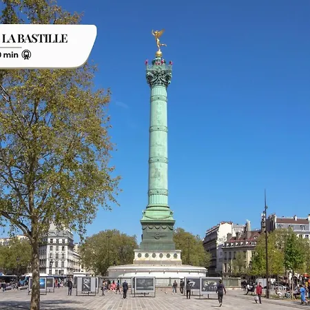 141 Klein - Superbe à Paris.